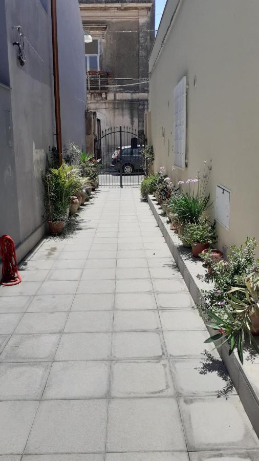 シラクーサIl Cortile Della Patronaアパートメント エクステリア 写真